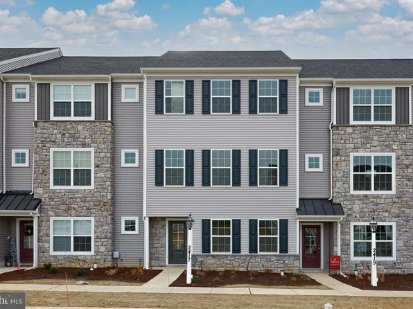 2417 Spring Water Cir, Lancaster, PA 17601