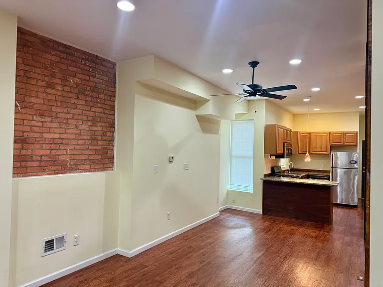 1511 N Eden St — Photo 3