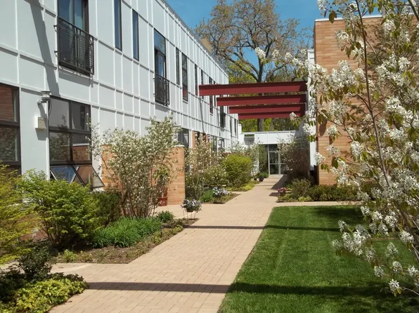 2100 Greenwood St Unit 203, Evanston, IL 60201