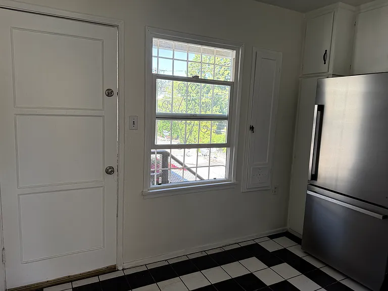 408 N Doheny Dr — Photo 14