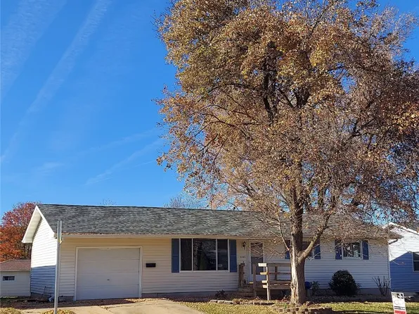 2340 27th St, Marion, IA 52302