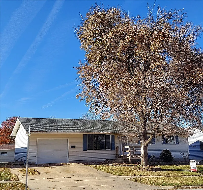 2340 27th St photo 1