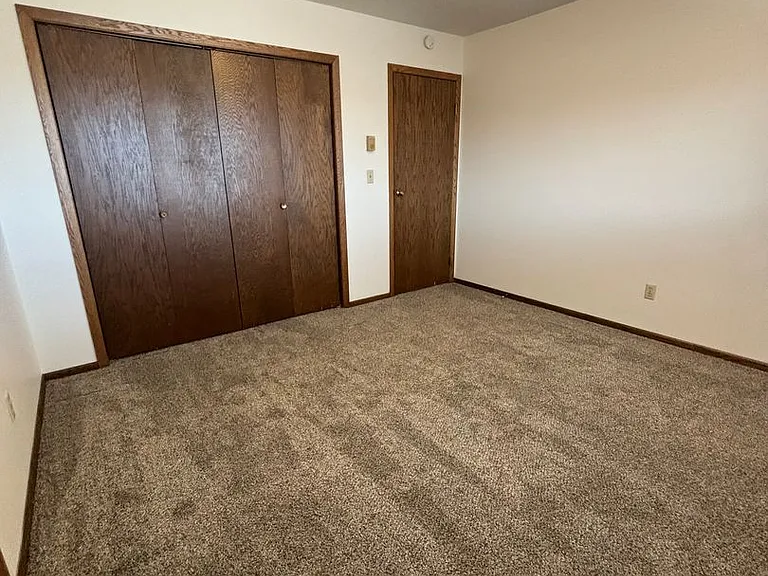 1612 E Gateway Cir S — Photo 13