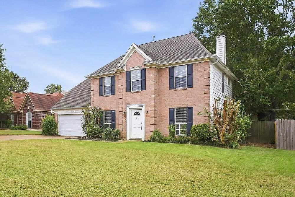 3 bed, 2.5 bath, 2087 sqft, $2,015 — Photo 2