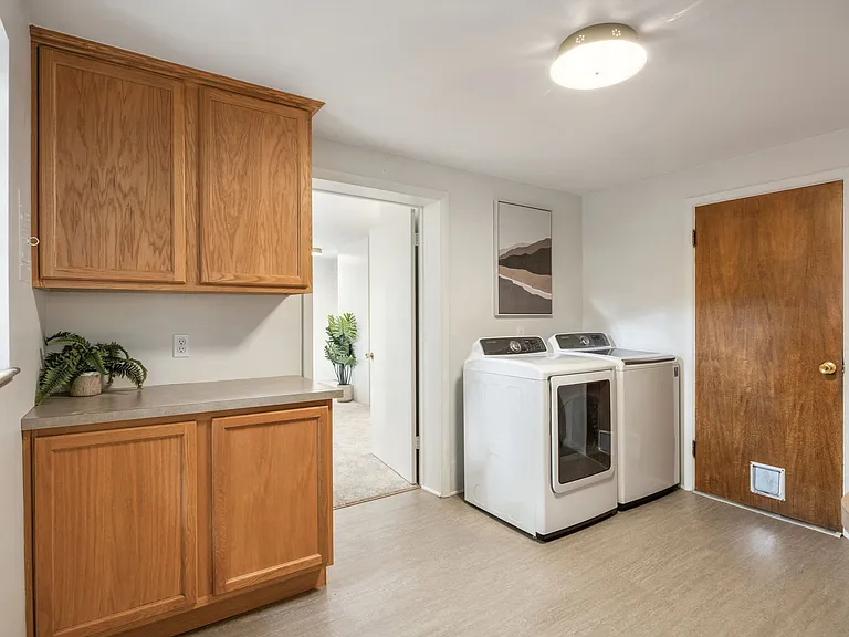 160 Circle Dr — Photo 36