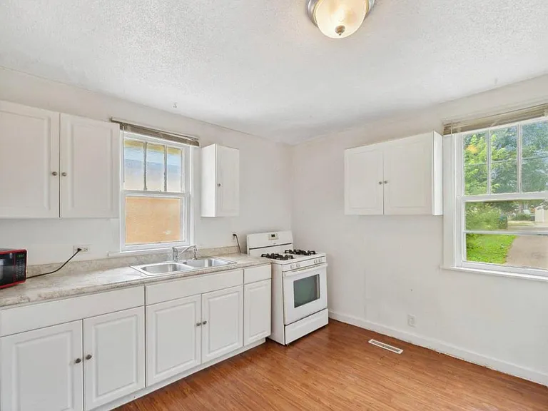 948 Cook Ave E — Photo 13