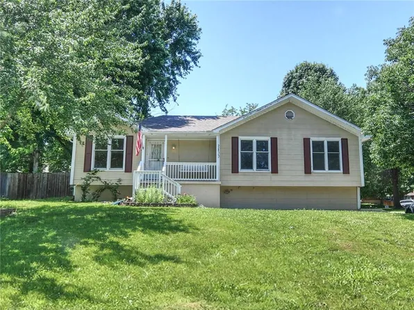 2400 S Park Ave, Oak Grove, MO 64075
