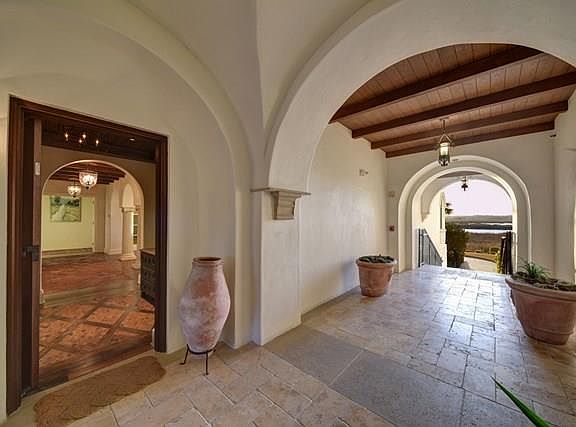 4th image of 102 Black Banks Ln