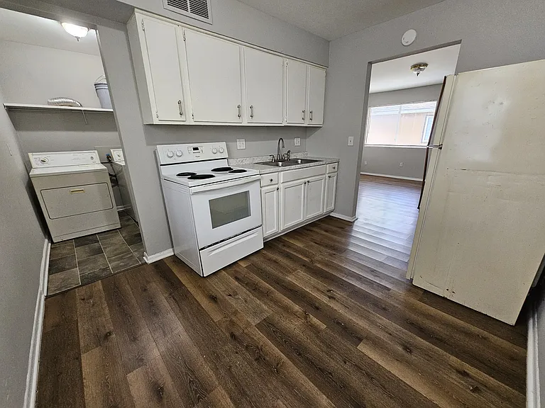 2404 Velma Ave — Photo 7