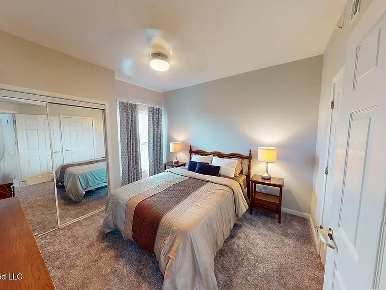 2230 Beach Dr #706 — Photo 18