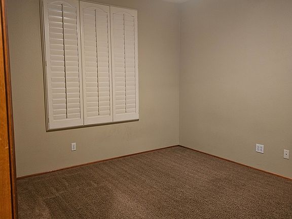 3rd image of 1529 Dianne Ln