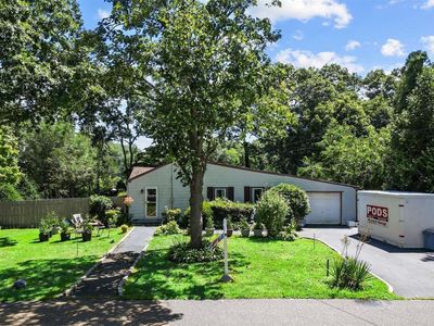 18 Macarthur Boulevard, Hauppauge, NY, 11788