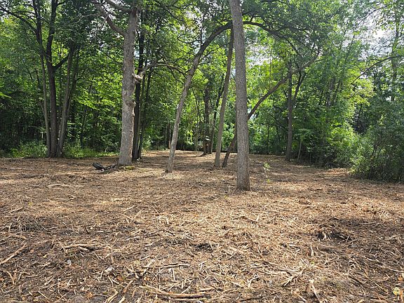 5th image of 1077 S Shore Dr