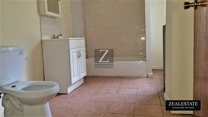 Rented by ZealEstate Group Inc | media 6