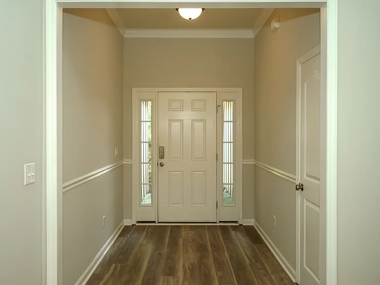 3121 Alexandria Dr — Photo 4