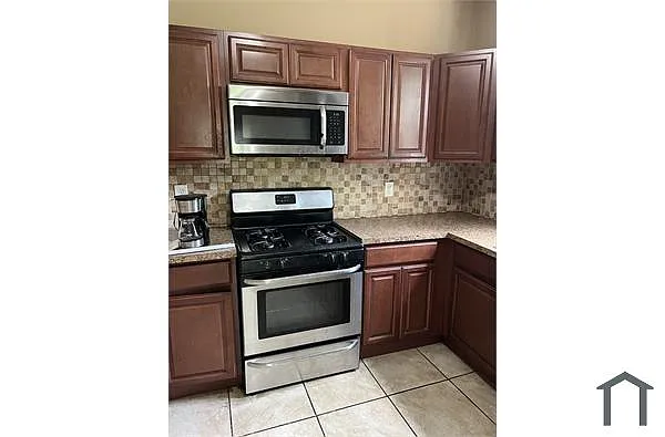 Building Photo - 830 S 19th St #1