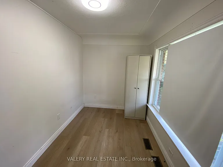 374 Edmonton St #MAIN — Photo 21