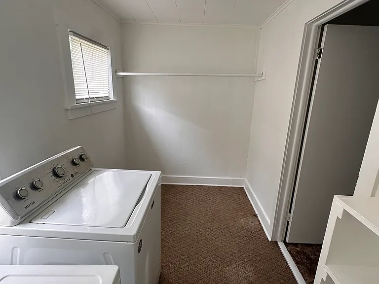 216 E St NW — Photo 6