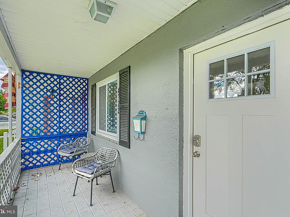 4th image of 4722 Raspe Ave