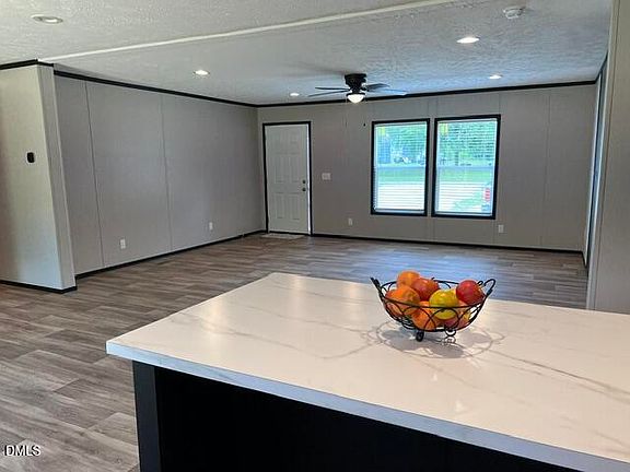 5th image of 102 Endridge Ln