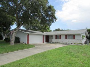 616 Honeysuckle Ln, Vero Beach, FL 32963
