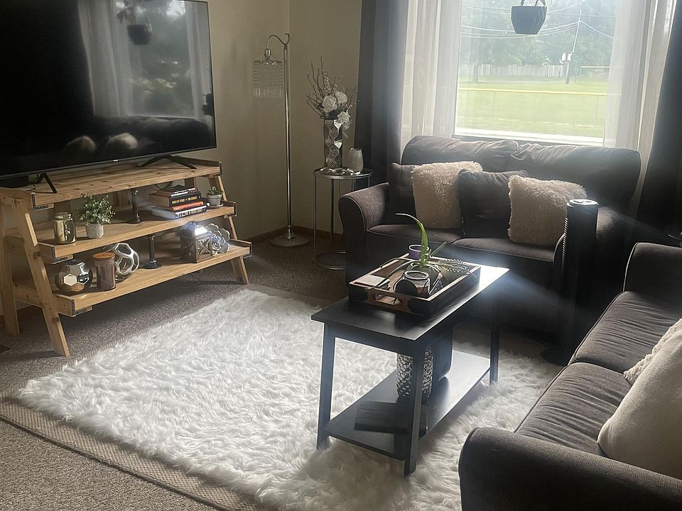 2nd image of 464 Pullman Ave #3