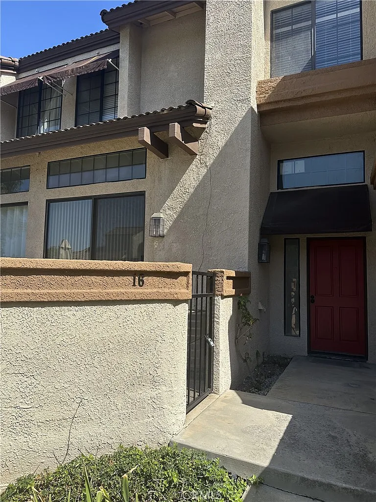 3 bed, 1523 sqft, $3,100 — Photo 2