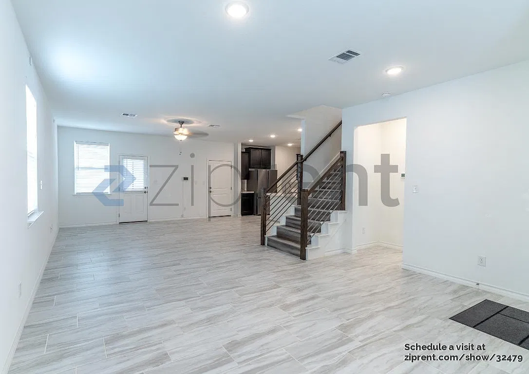 4 bed, 1937 sqft, $2,200 — Photo 2