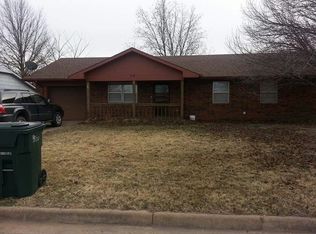 214 E Maple Ave, Perry, OK 73077