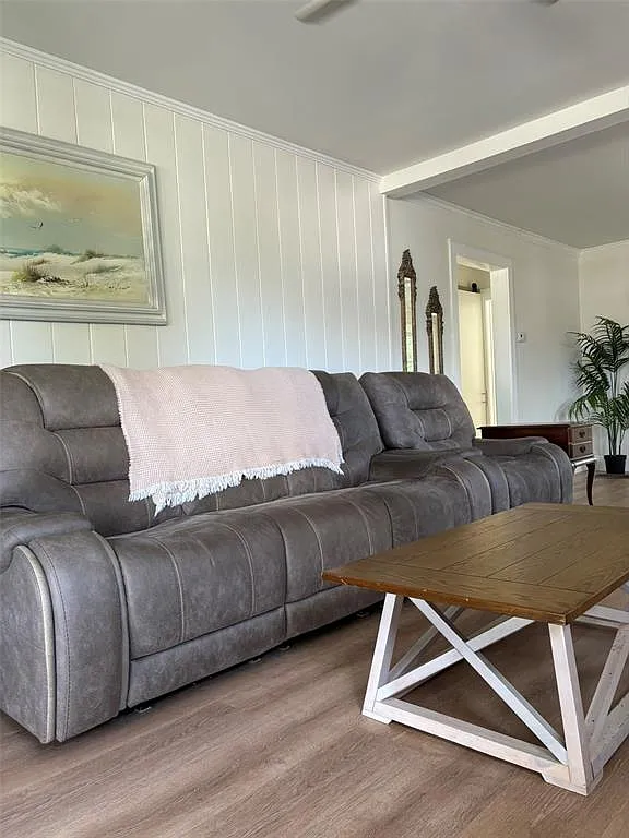 3 bed, 2.0 bath, 1468 sqft, $2,700 — Photo 3