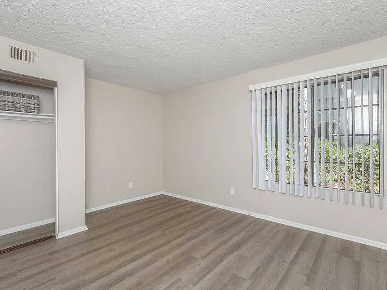 Oak Tree Court Apartment Homes — Photo 28