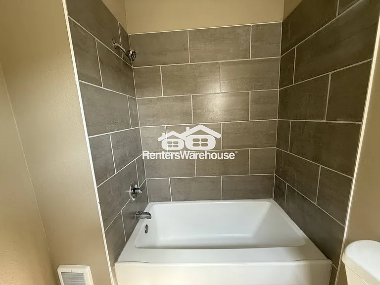 616 S G St #4 — Photo 7