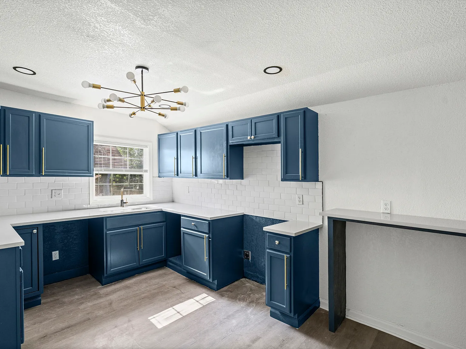 5 bed, 1679 sqft, $2,295 — Photo 4