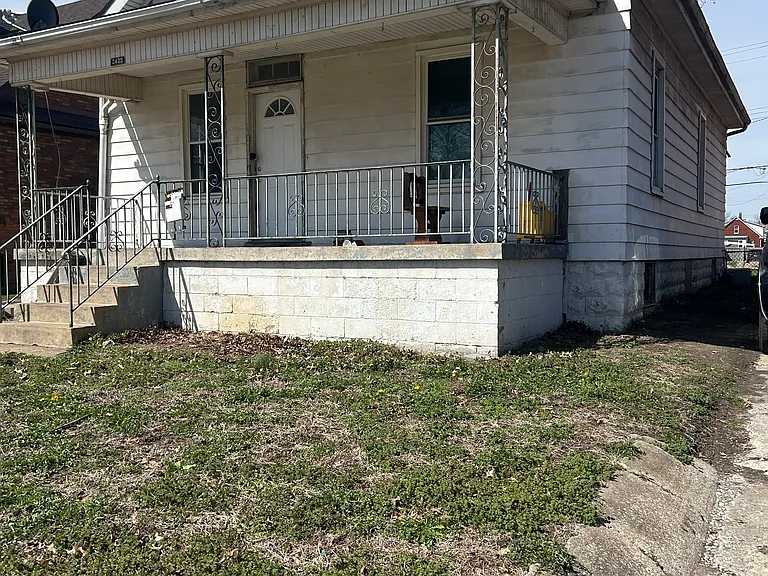 2345 Iowa St — Photo 51
