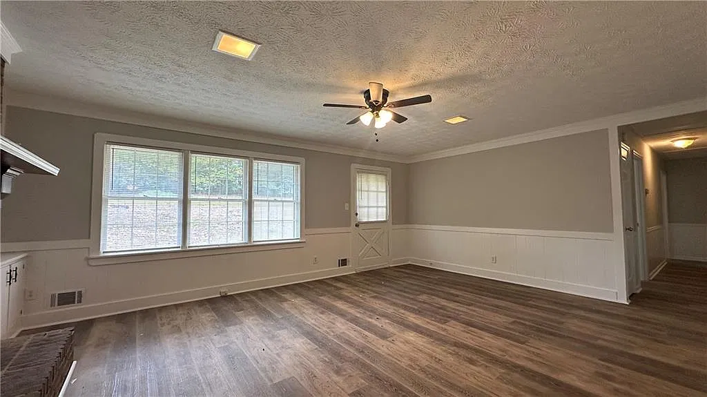 4 bed, 2.0 bath, 1734 sqft, $2,300 — Photo 3