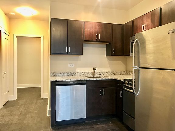 4th image of 922 W Newport Ave APT 2