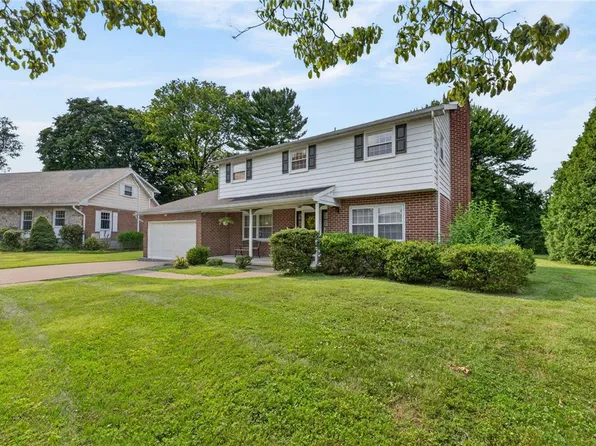 1527 Bayberry Ln, Bethlehem, PA 18018