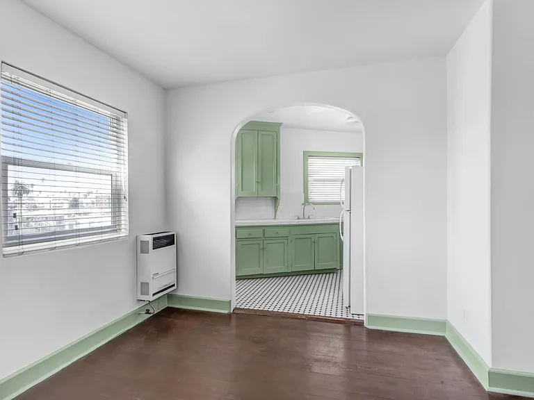 2524 James M Wood Blvd #302 — Photo 4
