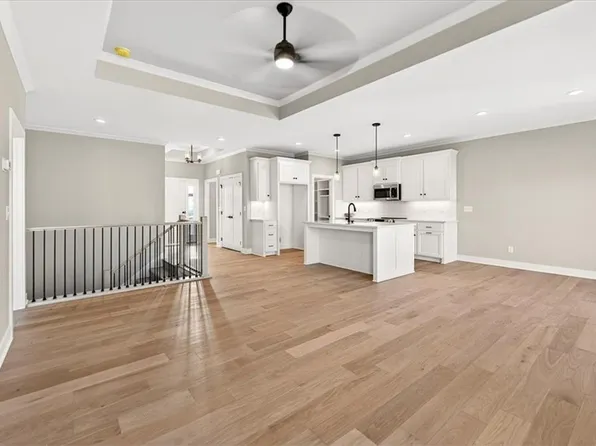 25058 W 94th Ter, Lenexa, KS 66227