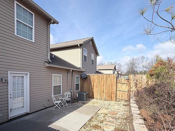 3rd image of 526 Hamilton Way