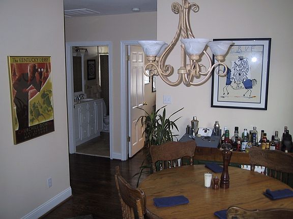 5th image of 831 Westwood Dr APT 2S