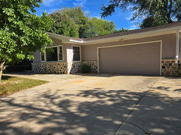 917 East Roberta AVENUE, Waukesha, WI 53186