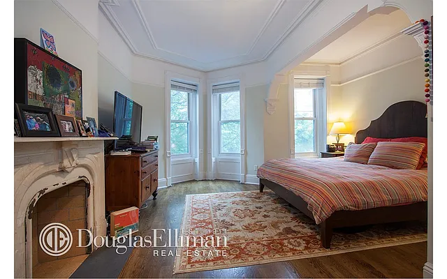Rented by Douglas Elliman | media 14