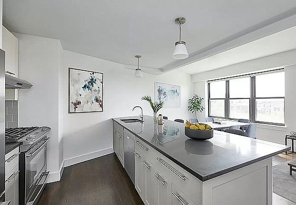 3rd image of 341 Eastern Pkwy APT 6H