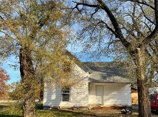 312 N 6th St, Clinton, MO 64735