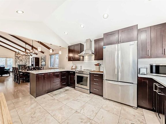 5th image of 332 SW Varsity Close NW