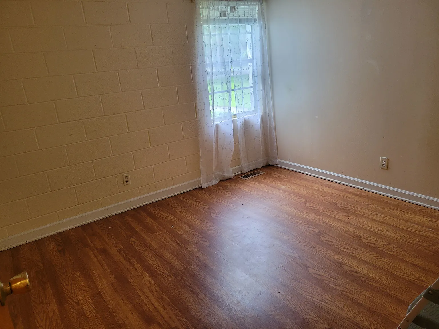 204 Adams St — Photo 4