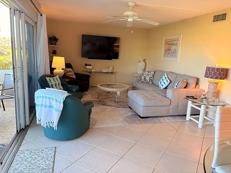 269 Palm Dr #3 — Photo 24