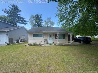 135 Hershey Blvd, Waterford, MI 48327