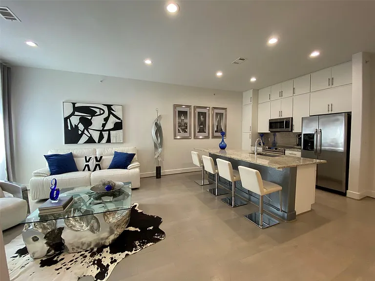 1901 Post Oak Blvd #3503 — Photo 6